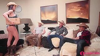 Sofie Marie - Box Delivery Girl Gets 3 Tips