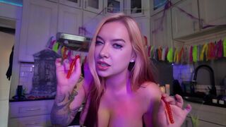 Topless Baking W/cubbi Gummy Worms