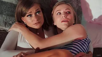 Natural lesbians shelter from the rain - Lesbea