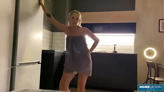 Gorgeous Babe Got Her Pussy Stretched By A Massive Cock