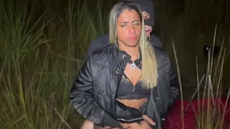 CUCKOLD LEAVES WIFE AT EASE, ENDOWED ON AV. BRASIL