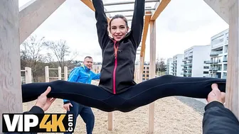 HUNT4K. She ripped her leggings and sucked stranger's cock in front of her BF for new ones