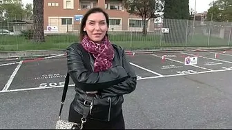 Exclusive - Curvy Italian girl gets her ass fucked by a stranger for €500 - English subtitles