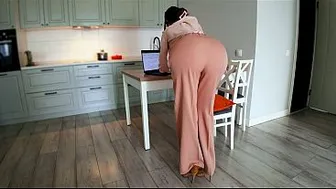 Bossy Step Mom Caught Her Step Son With a Boner While She Was Working