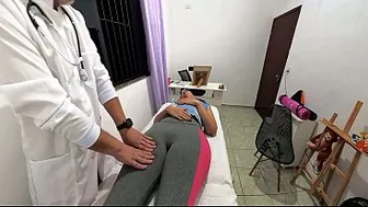 Orthopedic doctor takes off the patient's clothes and ejaculates on her face.