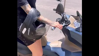 Uber motorcycle Sapato is groped and touched by famous influencer leaked video!