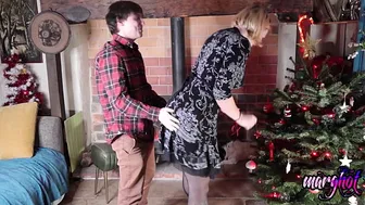 the magic of Christmas a beautiful kiss the step mom I install the Christmas decoration, ...