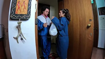 I convince the delivery guy to fuck me while my boyfriend is out with friends