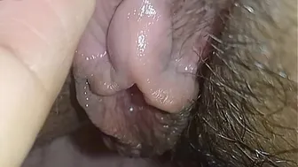 Very wet big clit