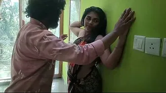 Desi Bhabhi Blouse less Saree Romance with Devar – Hot Boobs Sucking
