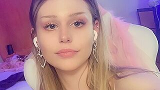 Mabel May - Mabels First Vr Threesome